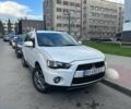 Белый Мицубиси Аутлендер, объемом двигателя 2.2 л и пробегом 245 тыс. км за 8500 $, фото 1 на Automoto.ua