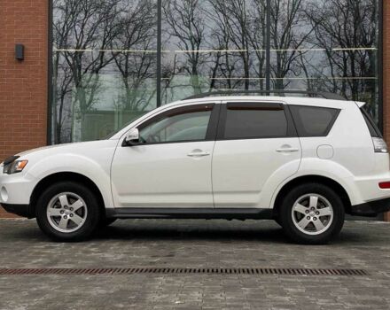 Белый Мицубиси Аутлендер, объемом двигателя 2 л и пробегом 248 тыс. км за 10490 $, фото 5 на Automoto.ua