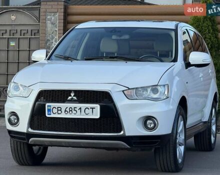 Белый Мицубиси Аутлендер, объемом двигателя 3 л и пробегом 269 тыс. км за 10500 $, фото 1 на Automoto.ua