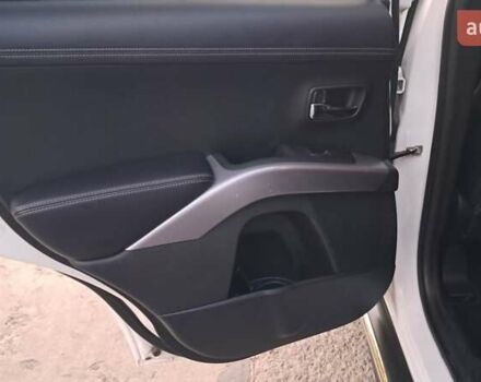 Белый Мицубиси Аутлендер, объемом двигателя 2.27 л и пробегом 191 тыс. км за 10999 $, фото 20 на Automoto.ua