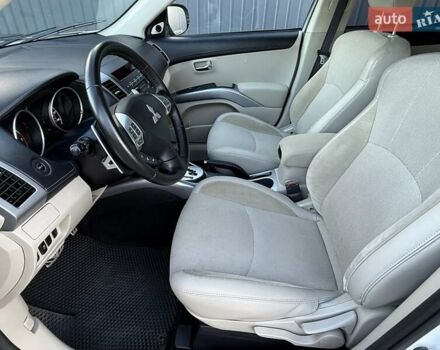 Белый Мицубиси Аутлендер, объемом двигателя 3 л и пробегом 269 тыс. км за 10500 $, фото 39 на Automoto.ua