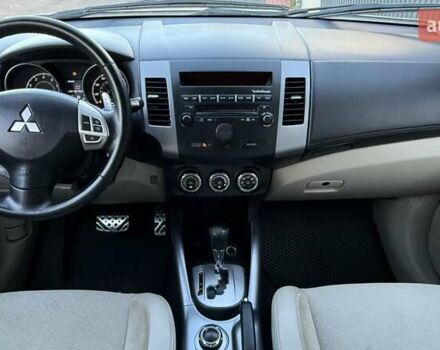 Белый Мицубиси Аутлендер, объемом двигателя 3 л и пробегом 269 тыс. км за 10500 $, фото 62 на Automoto.ua