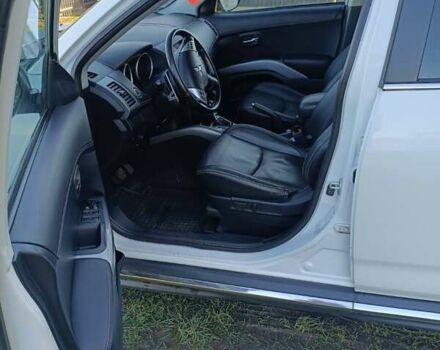 Белый Мицубиси Аутлендер, объемом двигателя 2.2 л и пробегом 232 тыс. км за 10950 $, фото 10 на Automoto.ua