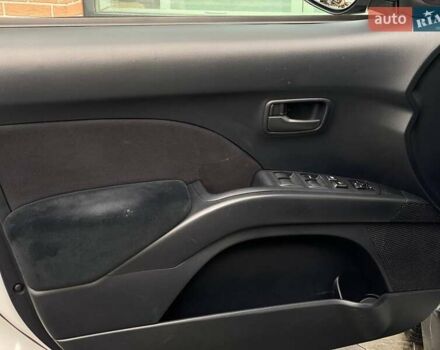 Білий Міцубісі Аутлендер, об'ємом двигуна 2 л та пробігом 248 тис. км за 10490 $, фото 16 на Automoto.ua