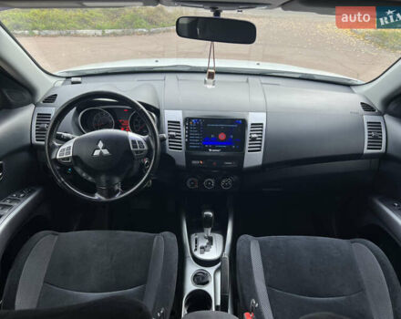 Білий Міцубісі Аутлендер, об'ємом двигуна 2.36 л та пробігом 260 тис. км за 9700 $, фото 12 на Automoto.ua