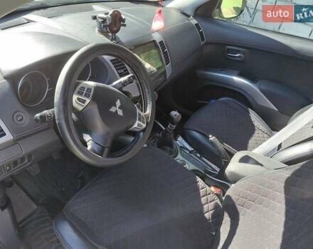 Білий Міцубісі Аутлендер, об'ємом двигуна 2.3 л та пробігом 288 тис. км за 12000 $, фото 8 на Automoto.ua