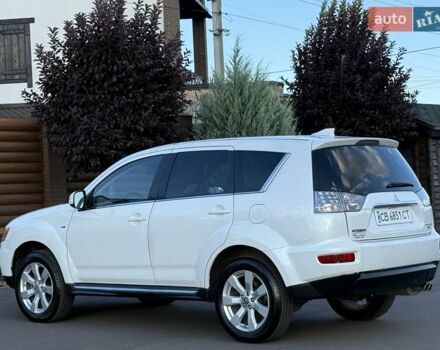 Белый Мицубиси Аутлендер, объемом двигателя 3 л и пробегом 269 тыс. км за 10500 $, фото 17 на Automoto.ua