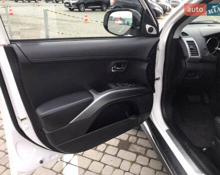 Белый Мицубиси Аутлендер, объемом двигателя 2.18 л и пробегом 285 тыс. км за 11500 $, фото 11 на Automoto.ua