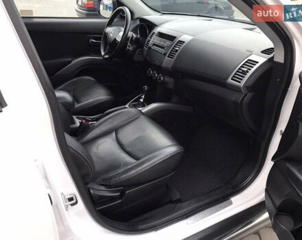 Белый Мицубиси Аутлендер, объемом двигателя 2.18 л и пробегом 285 тыс. км за 11500 $, фото 16 на Automoto.ua