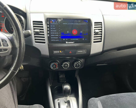 Білий Міцубісі Аутлендер, об'ємом двигуна 2.36 л та пробігом 260 тис. км за 9700 $, фото 14 на Automoto.ua