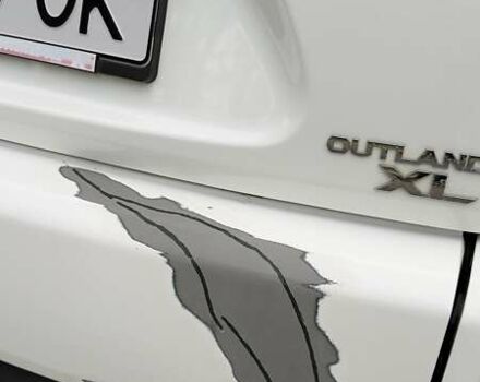 Белый Мицубиси Аутлендер, объемом двигателя 2 л и пробегом 172 тыс. км за 10999 $, фото 6 на Automoto.ua