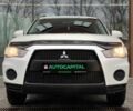 Белый Мицубиси Аутлендер, объемом двигателя 2 л и пробегом 248 тыс. км за 10490 $, фото 2 на Automoto.ua