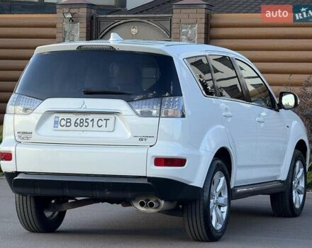 Белый Мицубиси Аутлендер, объемом двигателя 3 л и пробегом 269 тыс. км за 10500 $, фото 31 на Automoto.ua