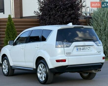 Белый Мицубиси Аутлендер, объемом двигателя 3 л и пробегом 269 тыс. км за 10500 $, фото 20 на Automoto.ua