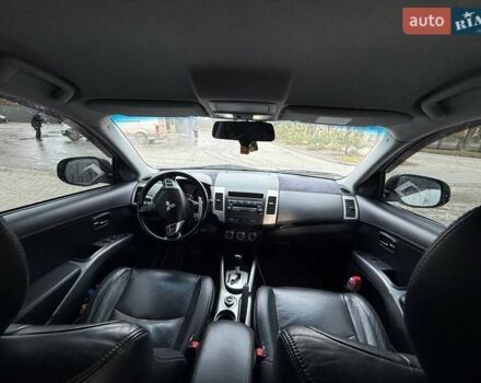 Белый Мицубиси Аутлендер, объемом двигателя 2.35 л и пробегом 192 тыс. км за 9300 $, фото 10 на Automoto.ua