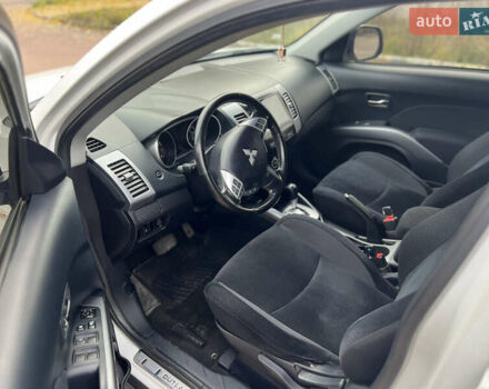 Білий Міцубісі Аутлендер, об'ємом двигуна 2.36 л та пробігом 260 тис. км за 9700 $, фото 7 на Automoto.ua