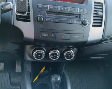 Белый Мицубиси Аутлендер, объемом двигателя 2.2 л и пробегом 232 тыс. км за 10950 $, фото 6 на Automoto.ua