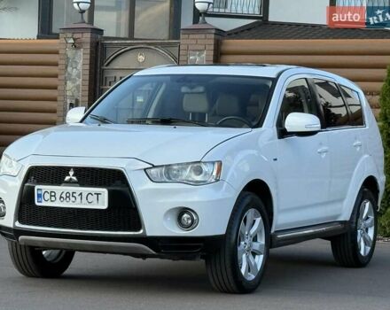 Белый Мицубиси Аутлендер, объемом двигателя 3 л и пробегом 269 тыс. км за 10500 $, фото 4 на Automoto.ua