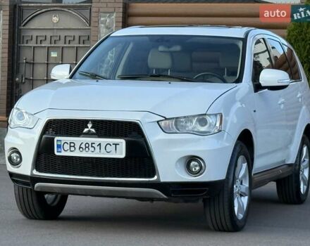 Белый Мицубиси Аутлендер, объемом двигателя 3 л и пробегом 269 тыс. км за 10500 $, фото 2 на Automoto.ua
