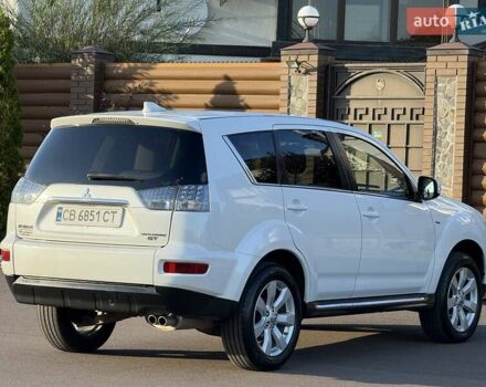 Белый Мицубиси Аутлендер, объемом двигателя 3 л и пробегом 269 тыс. км за 10500 $, фото 35 на Automoto.ua