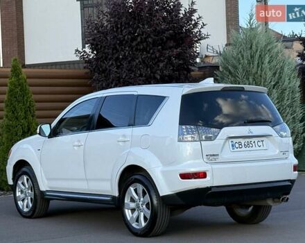 Белый Мицубиси Аутлендер, объемом двигателя 3 л и пробегом 269 тыс. км за 10500 $, фото 19 на Automoto.ua