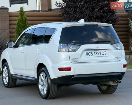 Белый Мицубиси Аутлендер, объемом двигателя 3 л и пробегом 269 тыс. км за 10500 $, фото 21 на Automoto.ua