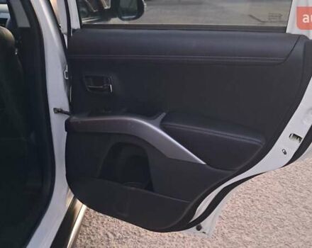 Белый Мицубиси Аутлендер, объемом двигателя 2.27 л и пробегом 191 тыс. км за 10999 $, фото 23 на Automoto.ua