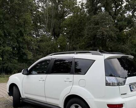 Белый Мицубиси Аутлендер, объемом двигателя 2 л и пробегом 172 тыс. км за 10999 $, фото 4 на Automoto.ua