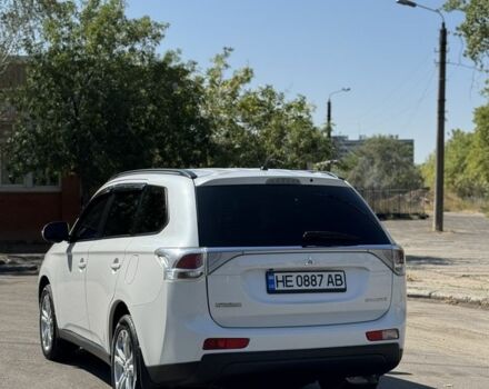 Белый Мицубиси Аутлендер, объемом двигателя 2 л и пробегом 174 тыс. км за 12999 $, фото 3 на Automoto.ua