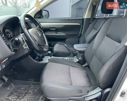 Білий Міцубісі Аутлендер, об'ємом двигуна 2 л та пробігом 194 тис. км за 9200 $, фото 9 на Automoto.ua