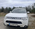 Белый Мицубиси Аутлендер, объемом двигателя 2.27 л и пробегом 240 тыс. км за 14500 $, фото 1 на Automoto.ua