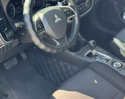 Белый Мицубиси Аутлендер, объемом двигателя 2 л и пробегом 174 тыс. км за 12999 $, фото 4 на Automoto.ua