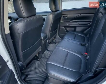 Білий Міцубісі Аутлендер, об'ємом двигуна 2.4 л та пробігом 154 тис. км за 12999 $, фото 12 на Automoto.ua