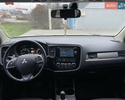 Білий Міцубісі Аутлендер, об'ємом двигуна 2 л та пробігом 194 тис. км за 9200 $, фото 23 на Automoto.ua