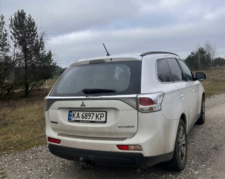 Белый Мицубиси Аутлендер, объемом двигателя 2.27 л и пробегом 240 тыс. км за 14500 $, фото 4 на Automoto.ua
