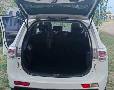 Білий Міцубісі Аутлендер, об'ємом двигуна 2.4 л та пробігом 300 тис. км за 12500 $, фото 8 на Automoto.ua