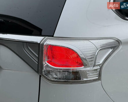 Белый Мицубиси Аутлендер, объемом двигателя 2.27 л и пробегом 264 тыс. км за 13500 $, фото 47 на Automoto.ua