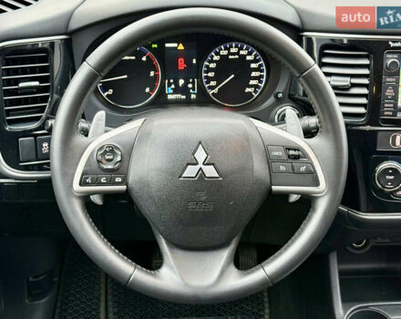 Белый Мицубиси Аутлендер, объемом двигателя 2.27 л и пробегом 264 тыс. км за 13500 $, фото 12 на Automoto.ua