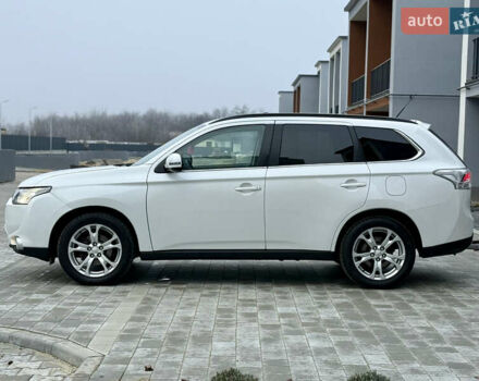 Белый Мицубиси Аутлендер, объемом двигателя 2.27 л и пробегом 264 тыс. км за 13500 $, фото 63 на Automoto.ua