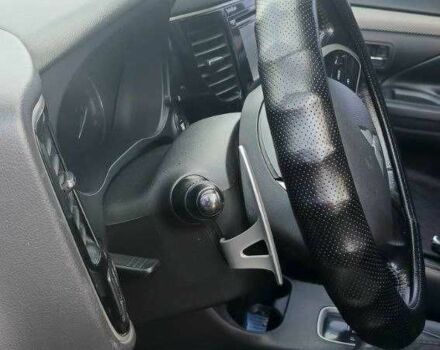 Білий Міцубісі Аутлендер, об'ємом двигуна 2.4 л та пробігом 300 тис. км за 12500 $, фото 5 на Automoto.ua