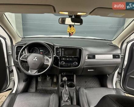 Білий Міцубісі Аутлендер, об'ємом двигуна 2.27 л та пробігом 177 тис. км за 11650 $, фото 14 на Automoto.ua