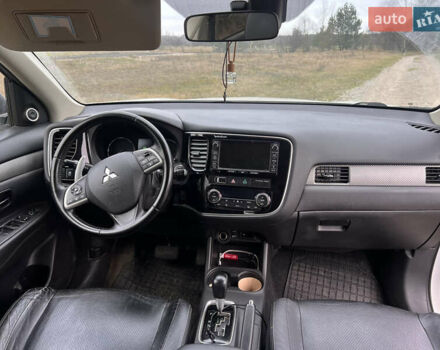 Белый Мицубиси Аутлендер, объемом двигателя 2.27 л и пробегом 240 тыс. км за 14500 $, фото 8 на Automoto.ua