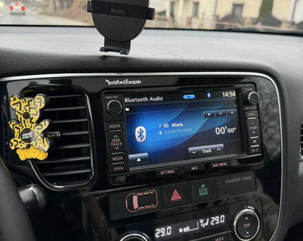 Белый Мицубиси Аутлендер, объемом двигателя 2.2 л и пробегом 262 тыс. км за 12800 $, фото 14 на Automoto.ua