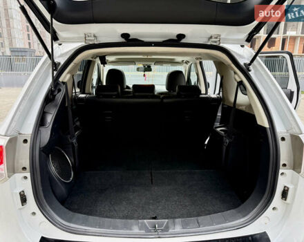 Белый Мицубиси Аутлендер, объемом двигателя 2.27 л и пробегом 264 тыс. км за 13500 $, фото 67 на Automoto.ua