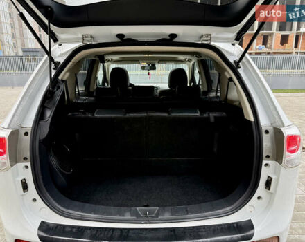 Белый Мицубиси Аутлендер, объемом двигателя 2.27 л и пробегом 264 тыс. км за 13500 $, фото 23 на Automoto.ua