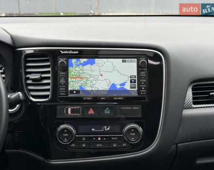 Белый Мицубиси Аутлендер, объемом двигателя 2.27 л и пробегом 264 тыс. км за 13500 $, фото 13 на Automoto.ua