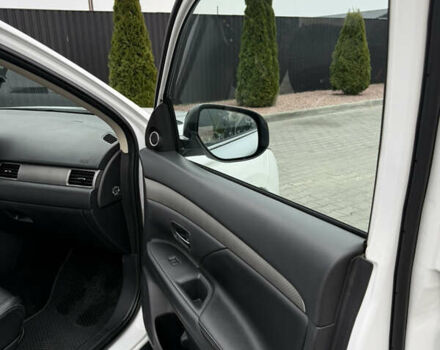 Белый Мицубиси Аутлендер, объемом двигателя 2.2 л и пробегом 262 тыс. км за 12800 $, фото 6 на Automoto.ua