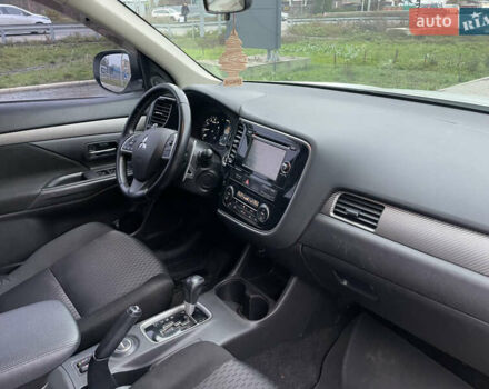 Білий Міцубісі Аутлендер, об'ємом двигуна 2 л та пробігом 194 тис. км за 9200 $, фото 22 на Automoto.ua