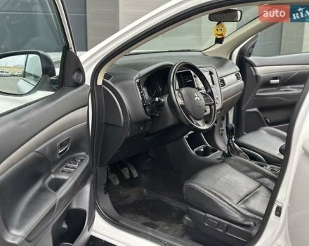 Білий Міцубісі Аутлендер, об'ємом двигуна 2.27 л та пробігом 177 тис. км за 11650 $, фото 16 на Automoto.ua