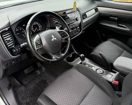 Білий Міцубісі Аутлендер, об'ємом двигуна 2.3 л та пробігом 255 тис. км за 13000 $, фото 2 на Automoto.ua